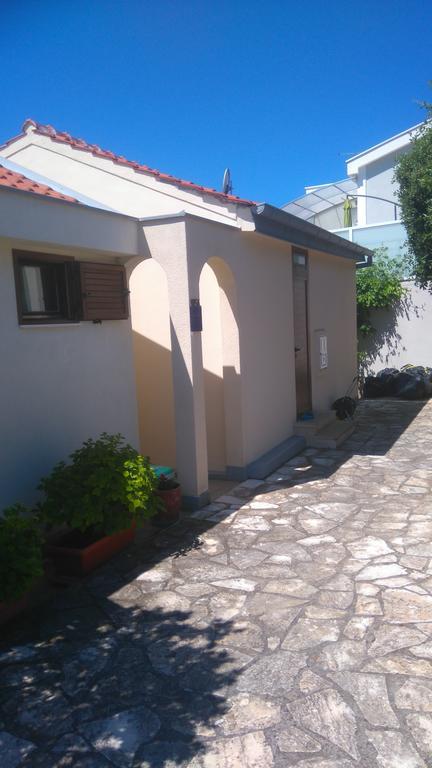 Apartment Basic Petrčane Exterior foto